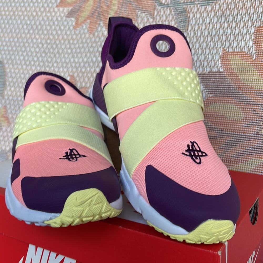 NIKE WMNS HUARACHE EXTREME
PINK TINT / CITRON TINT
Sneakers
AV8239 600 - Picture 7 of 16